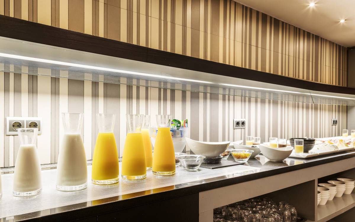 Colazione a buffet hotel ilunion almirante barcellona Colazione a buffet hotel ilunion almirante barcellona
